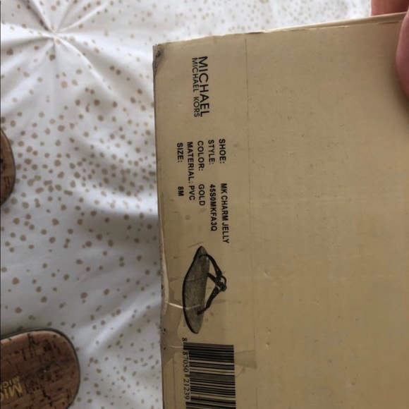 GOLD MICHAEL KORS SANDALS FROM MACYS size 8M. - Picture 4 of 4